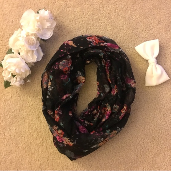 Scarf Bundle - Picture 5 of 6